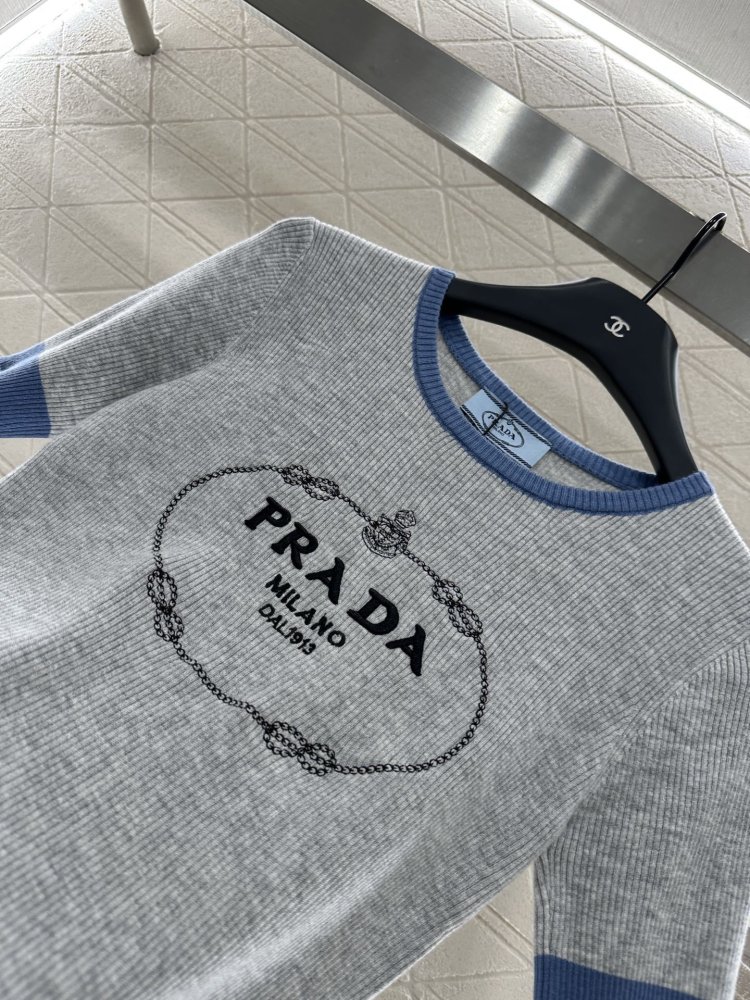 T-shirt women's фото 8