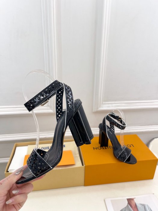 Босоножки фото 5