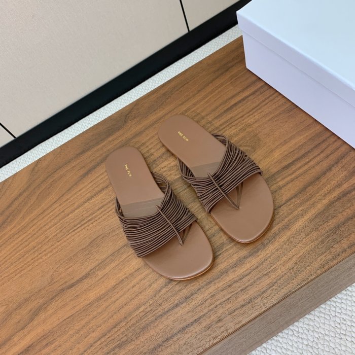 Шлепанцы женские фото 2