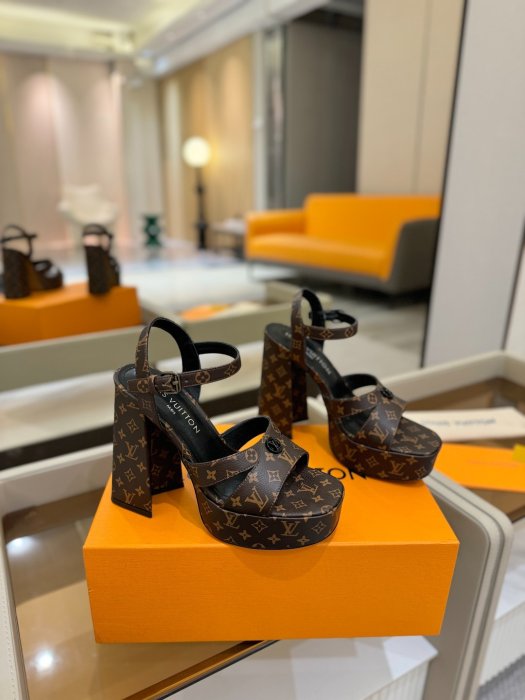 Босоножки фото 2