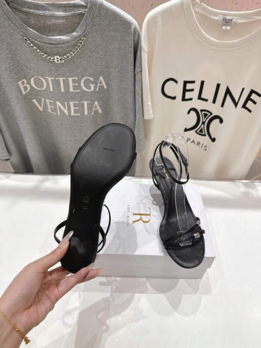 Босоніжки фото 9