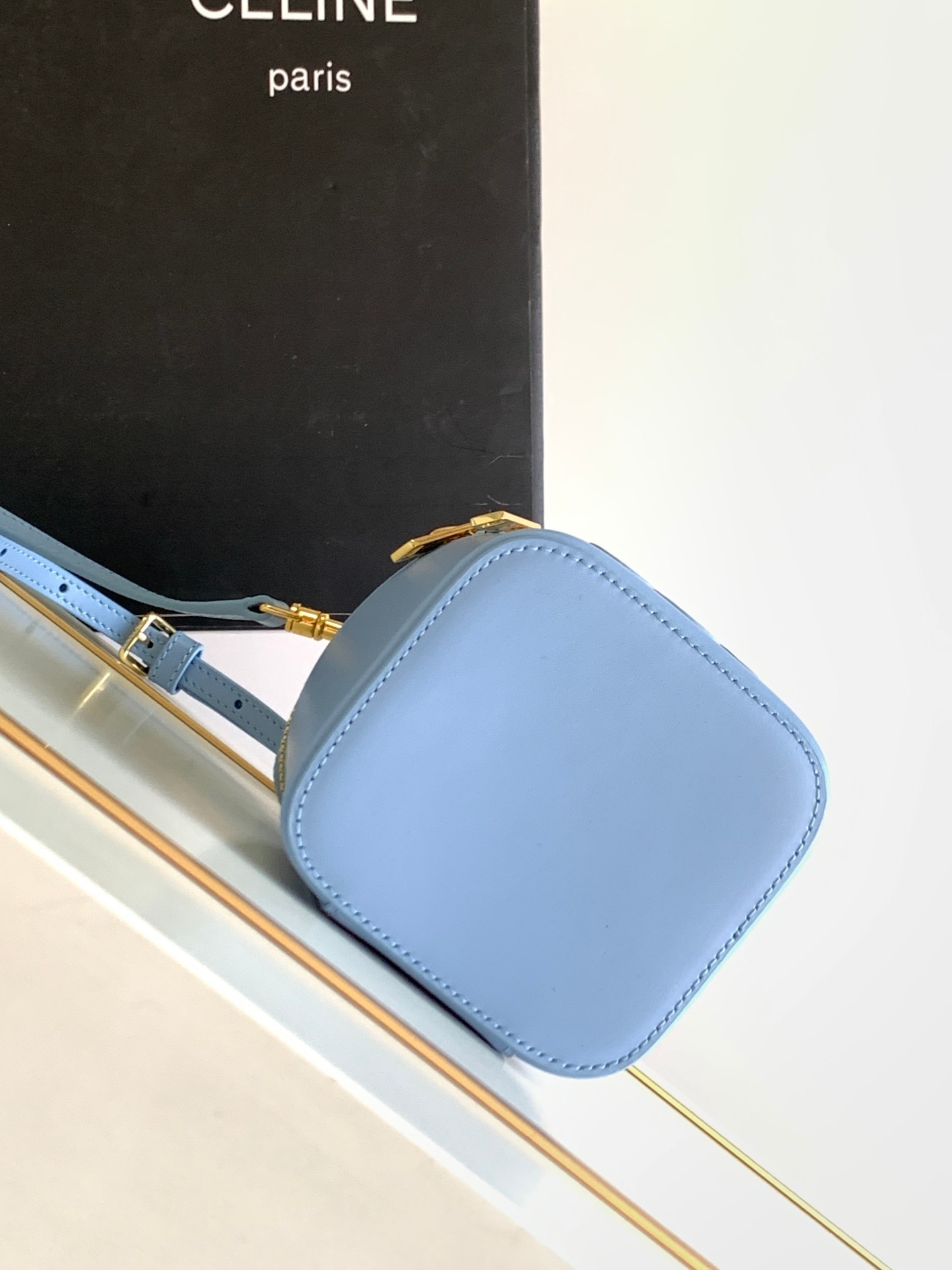 Сумка SQUARE VANITY CASE IN TRIOMPHE CANVAS AND CALFSKIN фото 4