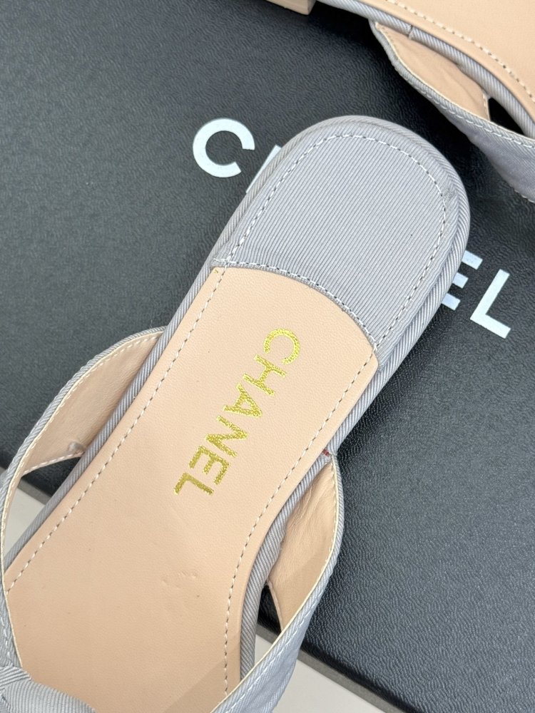 Шльопанці жіночі фото 8