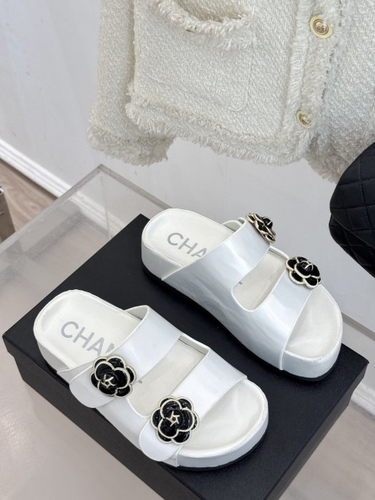 Шлепанцы фото 3