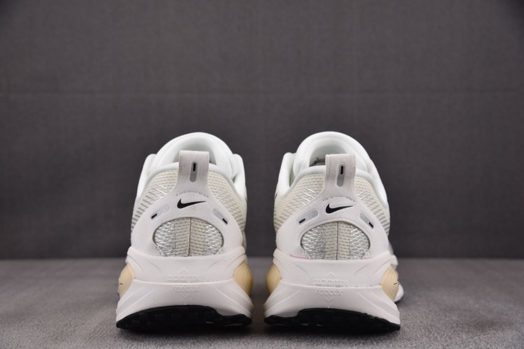 Кроссовки Vomero 18 Coconut Milk фото 5