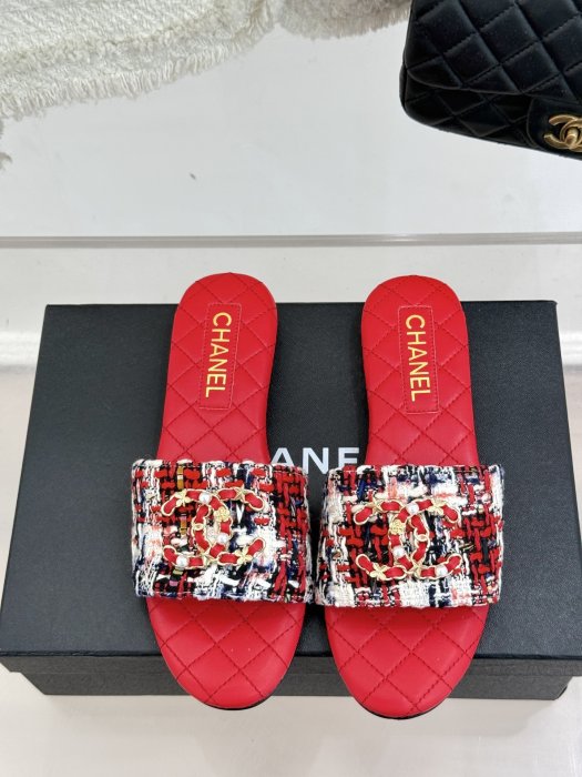 Шлепанцы женские фото 4