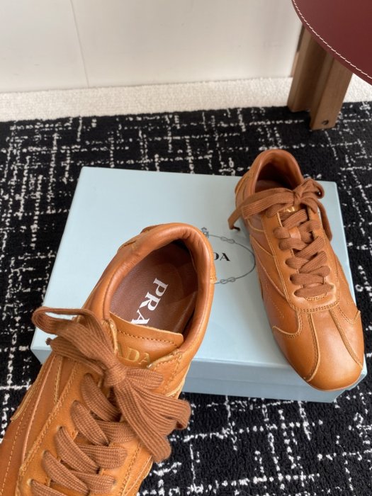 Кроссовки женские фото 8