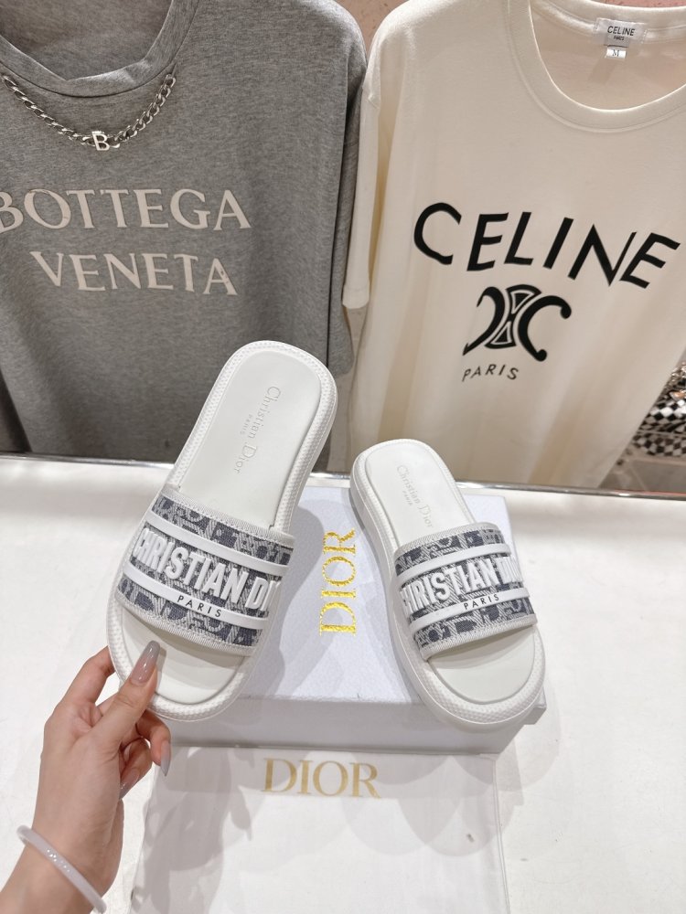 Шльопанці жіночі фото 4