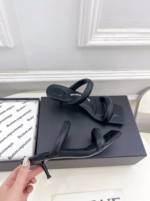 Босоножки фото 4