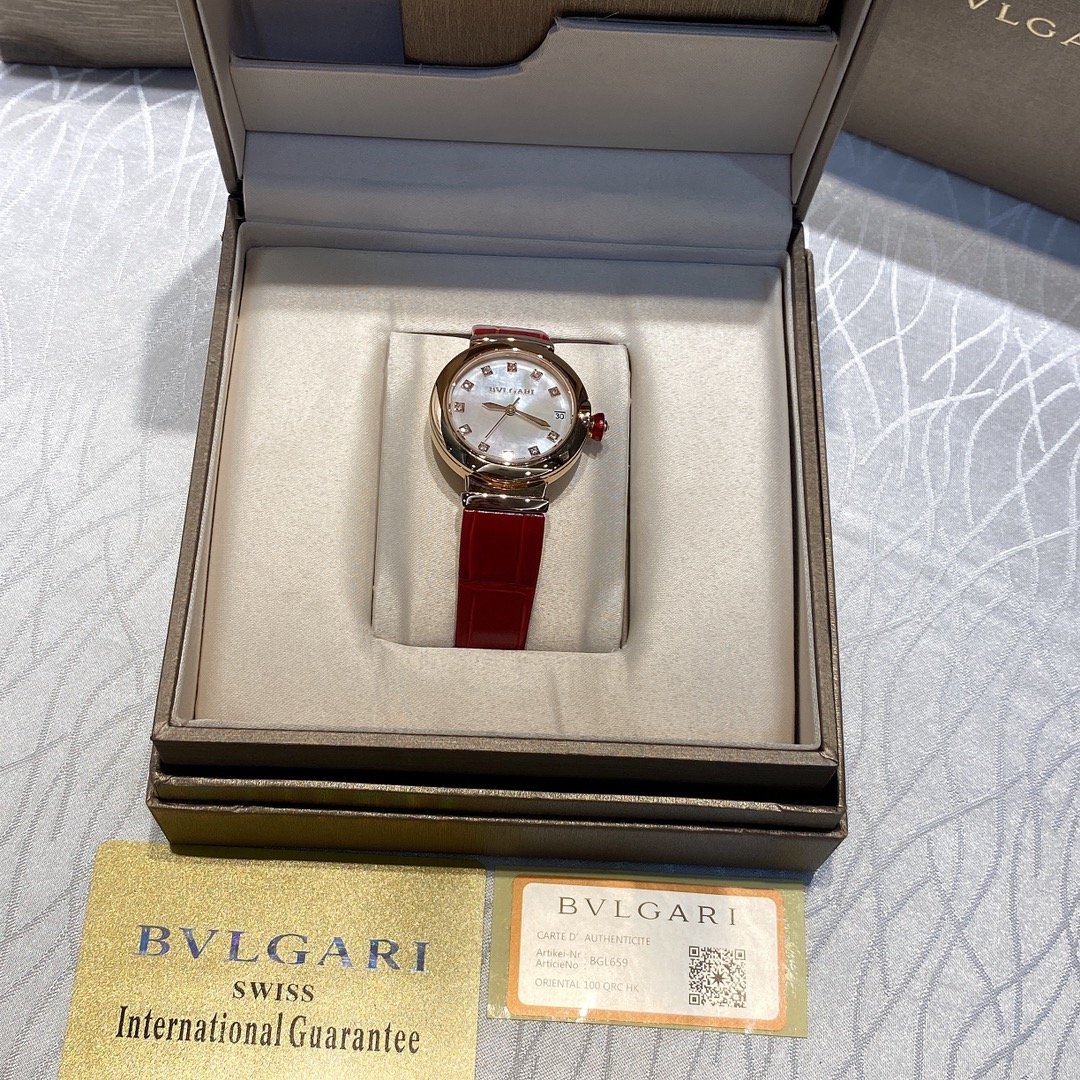 Жіночі годинник Bvlgari Lvcea 33 мм