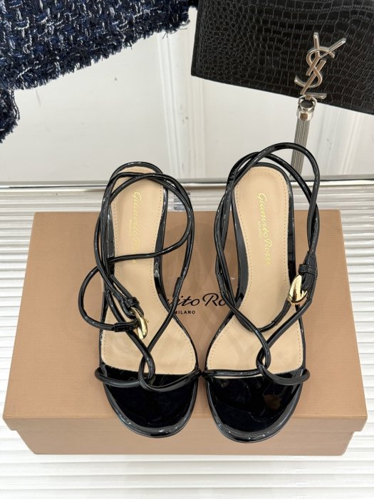 Sandals on stud фото 4