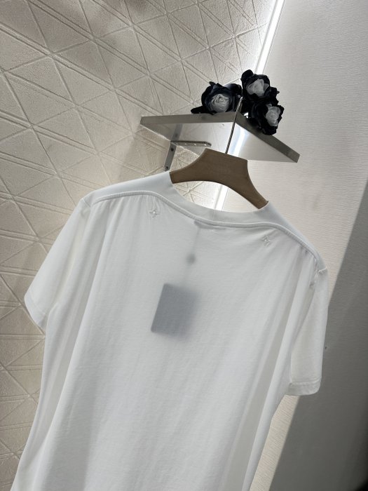 T-shirt women's фото 4