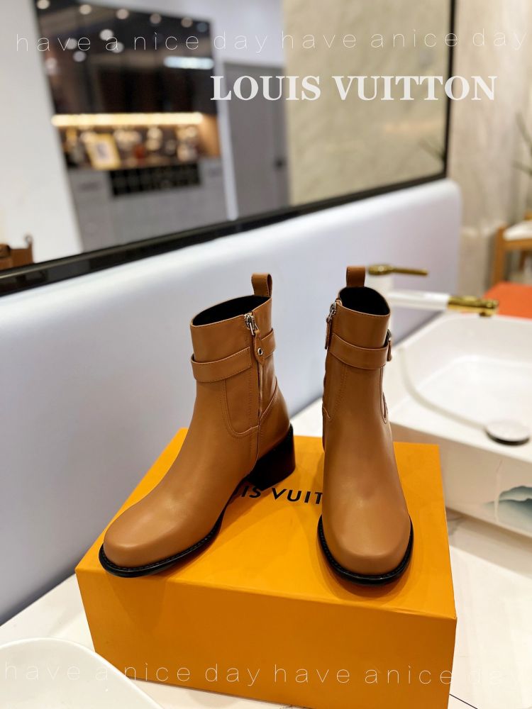 Boots women's