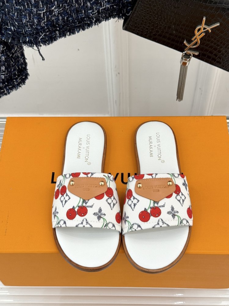 Шлепанцы женские фото 4