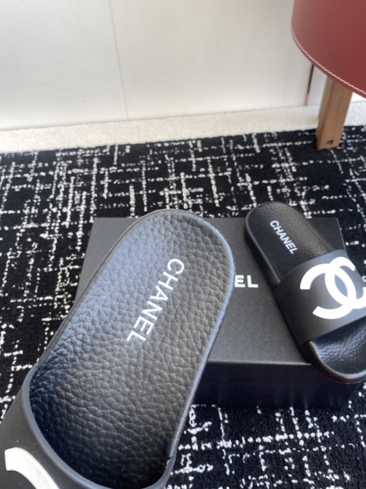 Шлепанцы женские фото 8