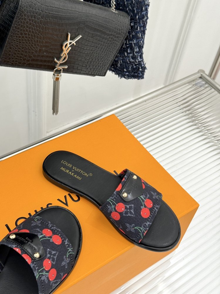 Шлепанцы женские фото 5