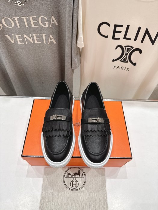 Лоферы женские