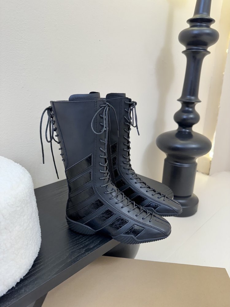 Чоботи жіночі на шнурівці фото 2