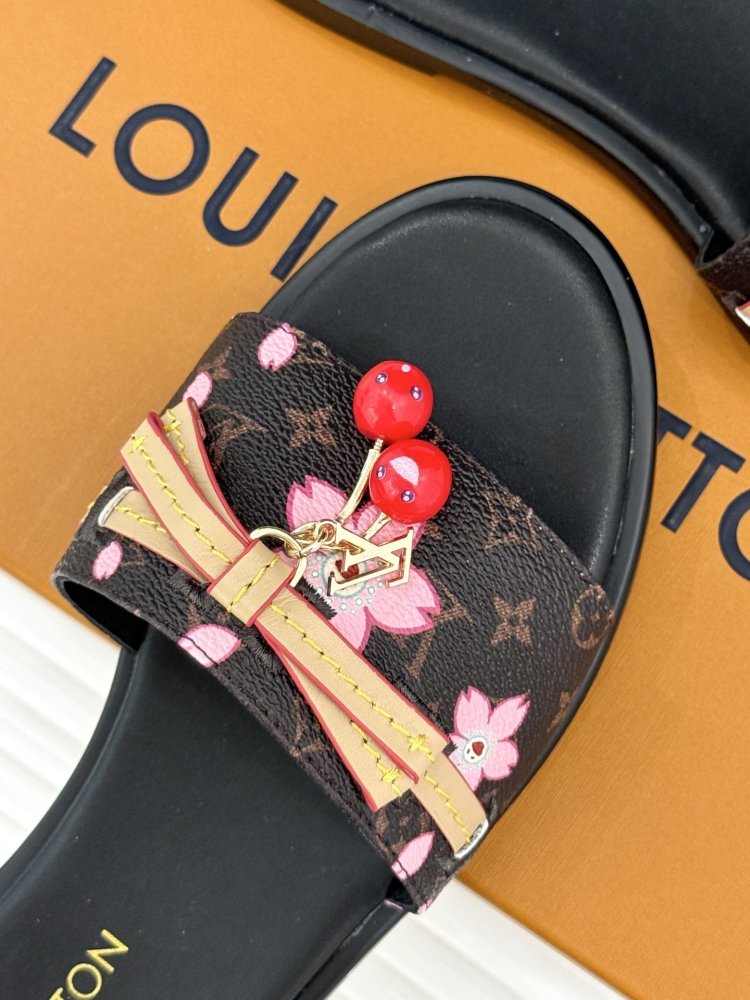 Шлепанцы женские фото 7