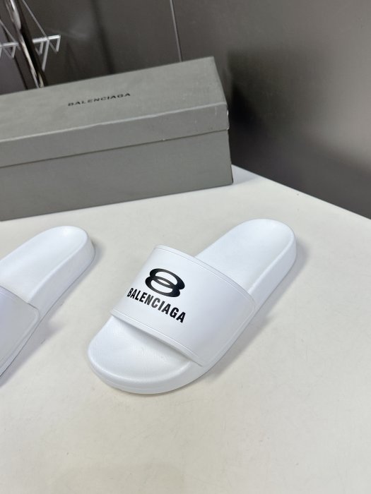 Шлепанцы фото 3