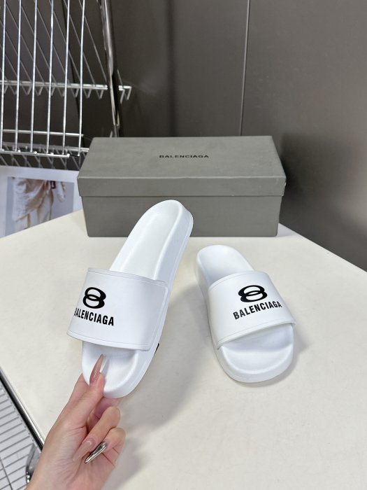 Шлепанцы фото 4