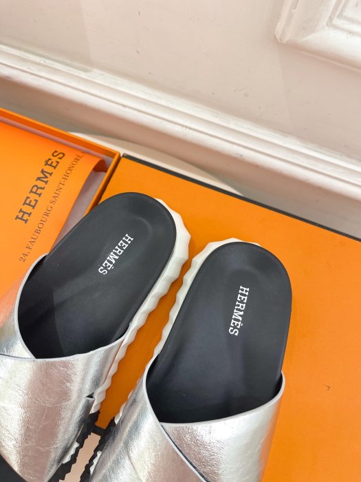 Шлепанцы женские фото 8