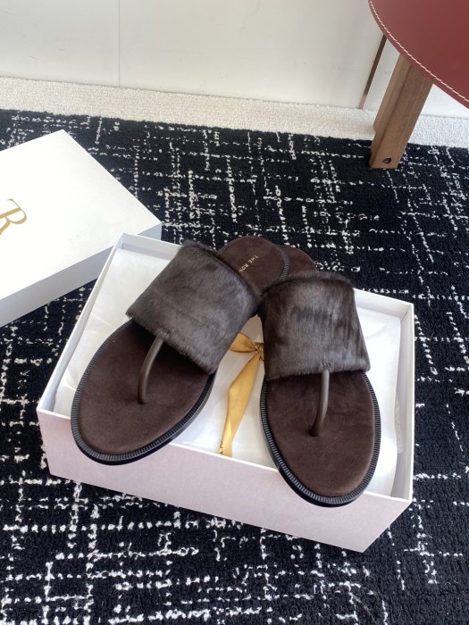 Шлепанцы женские фото 5