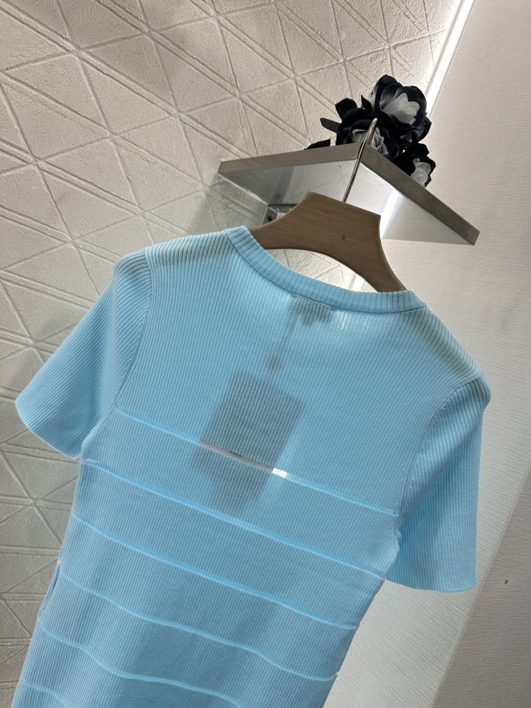 T-shirt women's фото 4