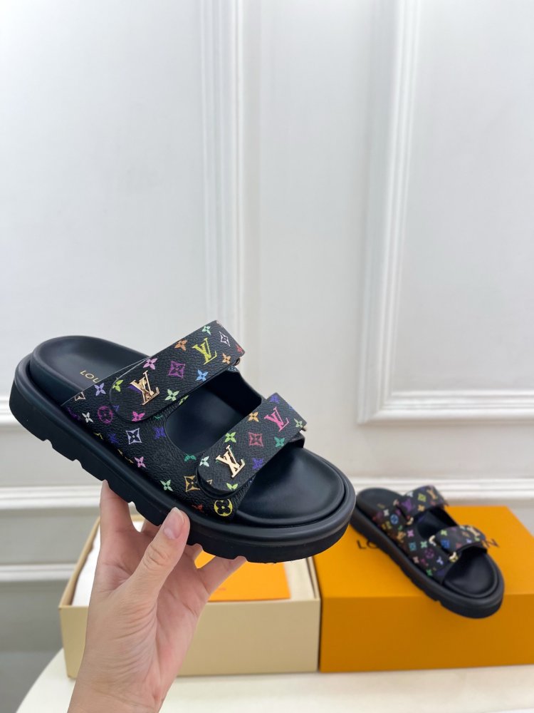 Шлепанцы женские фото 6