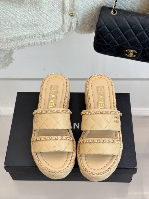 Шлепанцы женские фото 4