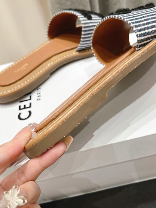 Шлепанцы женские фото 8