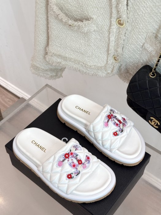 Шлепанцы фото 3