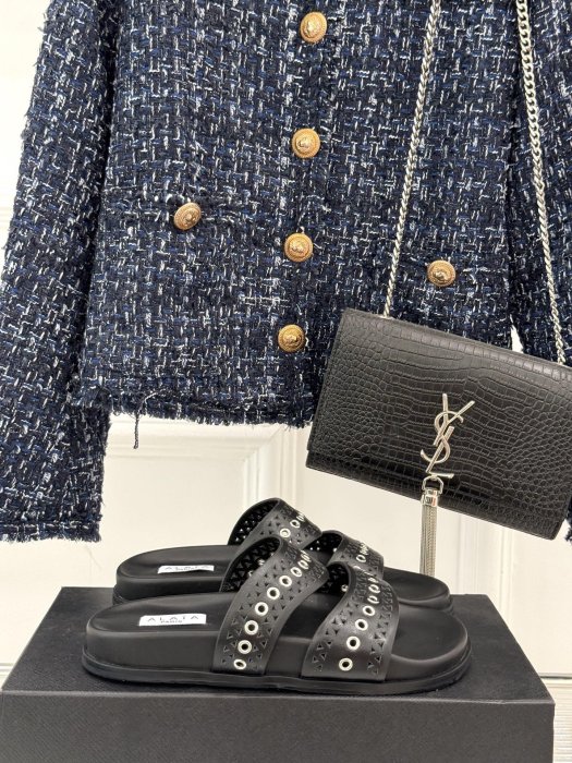 Шлепанцы женские