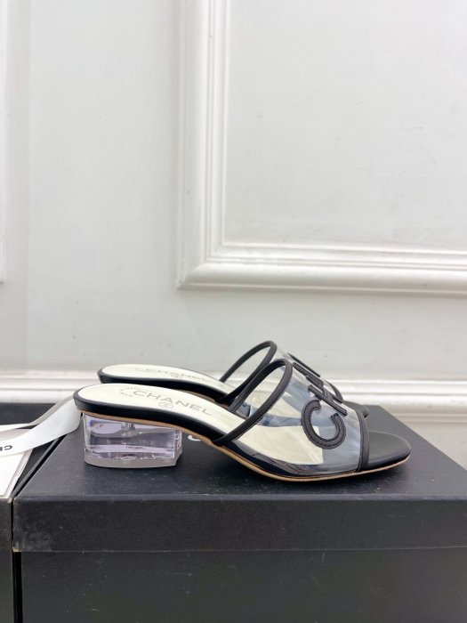 Шлепанцы женские фото 4