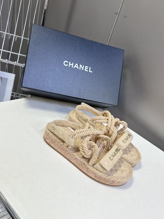 Шлепанцы женские фото 2