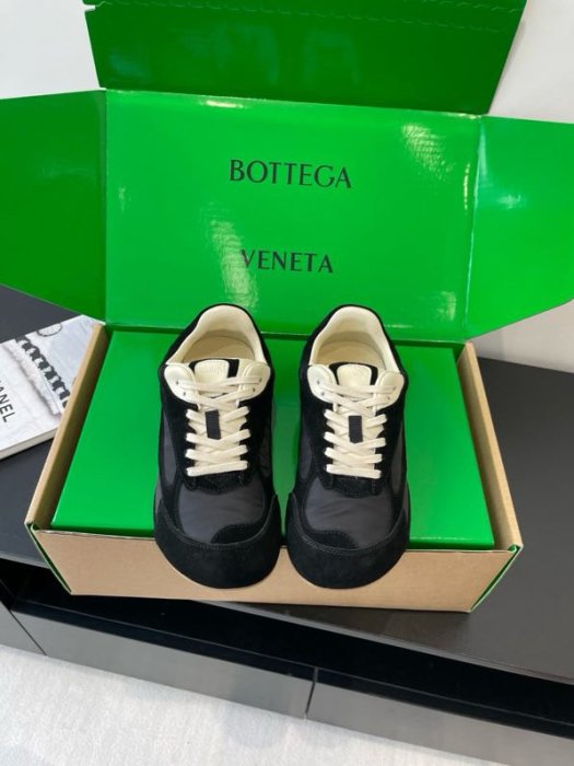 Кросівки жіночі фото 8