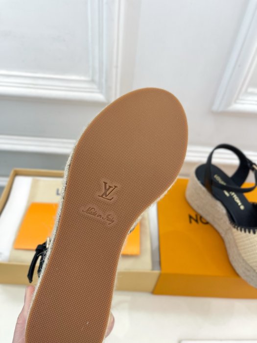 Босоножки фото 9