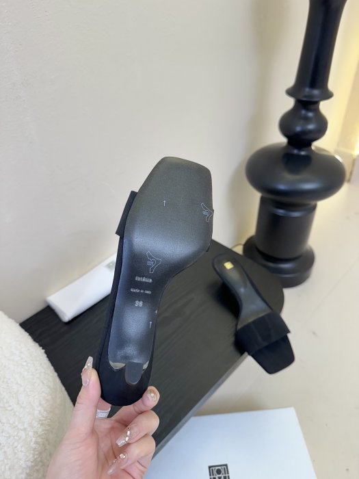 Шльопанці жіночі фото 9