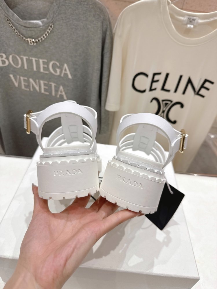 Сандалі жіночі фото 8