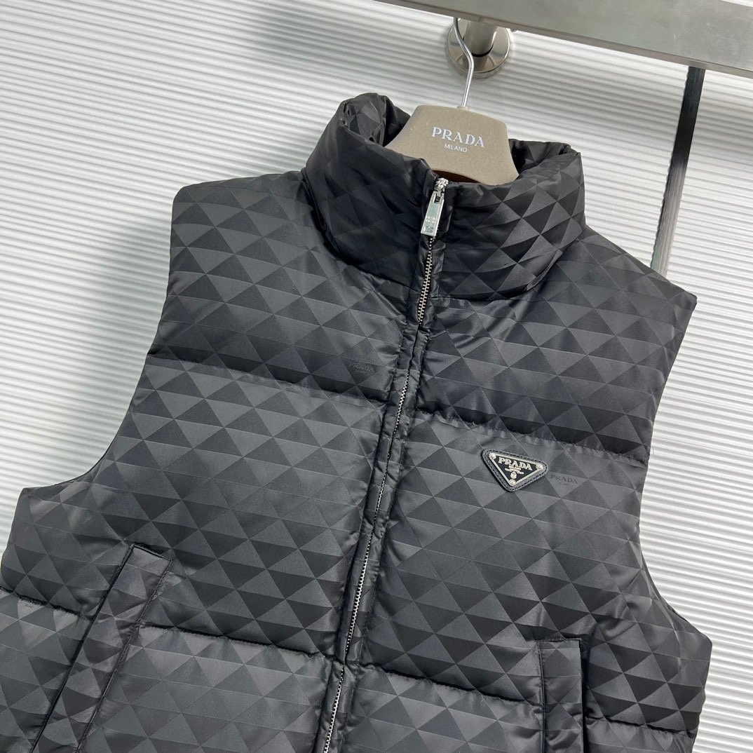 Vest women's on feathers фото 2