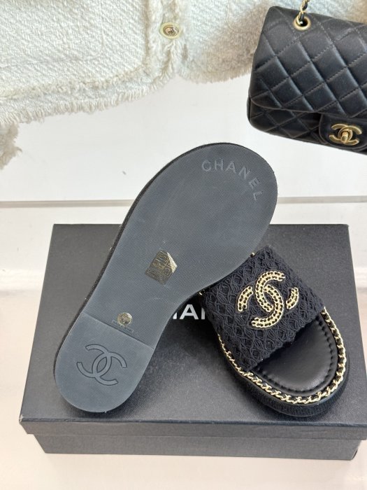 Шлепанцы женские фото 9