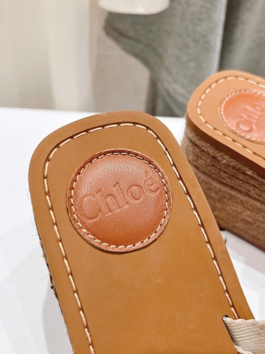 Шльопанці жіночі фото 7