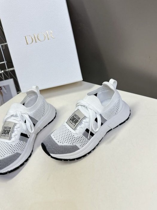 Кроссовки женские фото 5