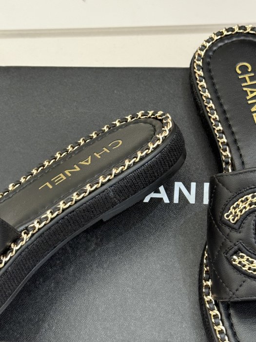 Шлепанцы женские фото 6