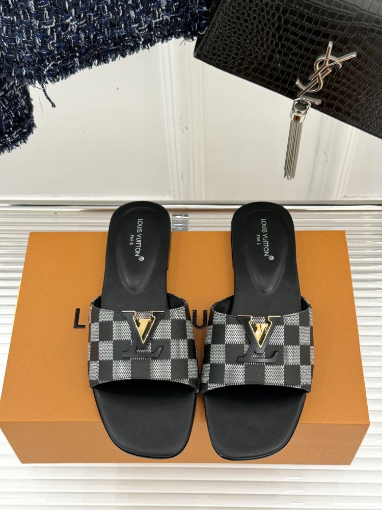 Шлепанцы женские фото 4