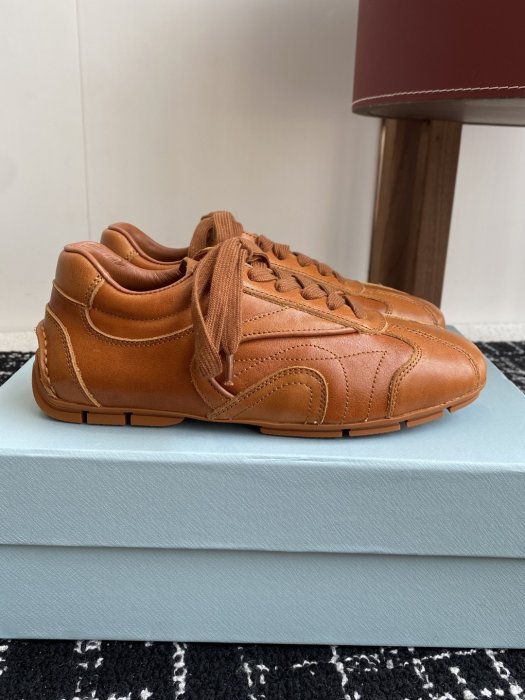 Кроссовки женские фото 2