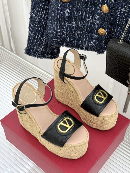 Босоножки фото 3