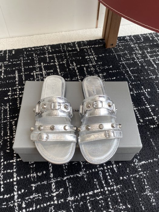 Шлепанцы женские