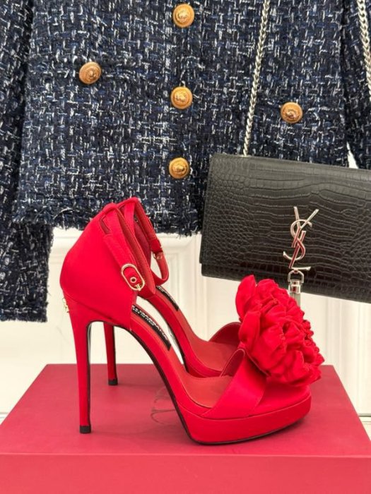 Босоноэки на високому підборах