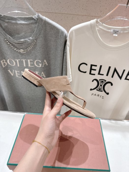 Шлепанцы фото 5